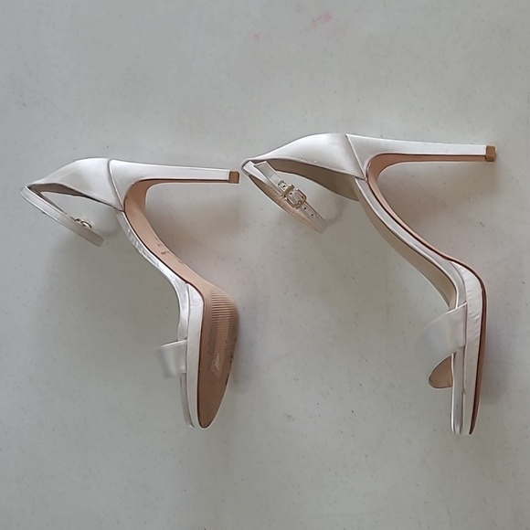 Antonio Melani women's cream satin heeled sandals size 8.5 - Picture 3 of 12